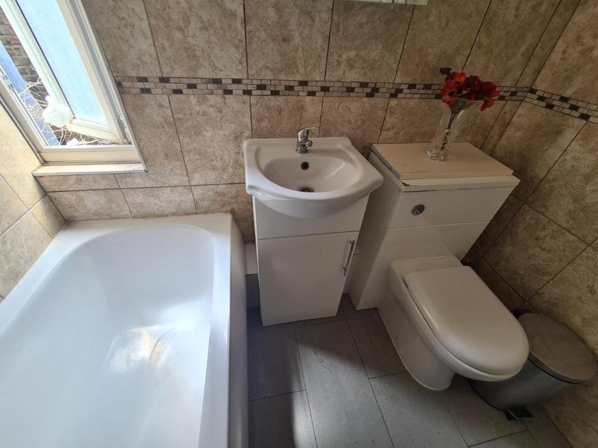"Bright & Spacious" 3 Bedroom Flat By Kings Cross, St Pancras Station!!!!64 Лондон Екстер'єр фото