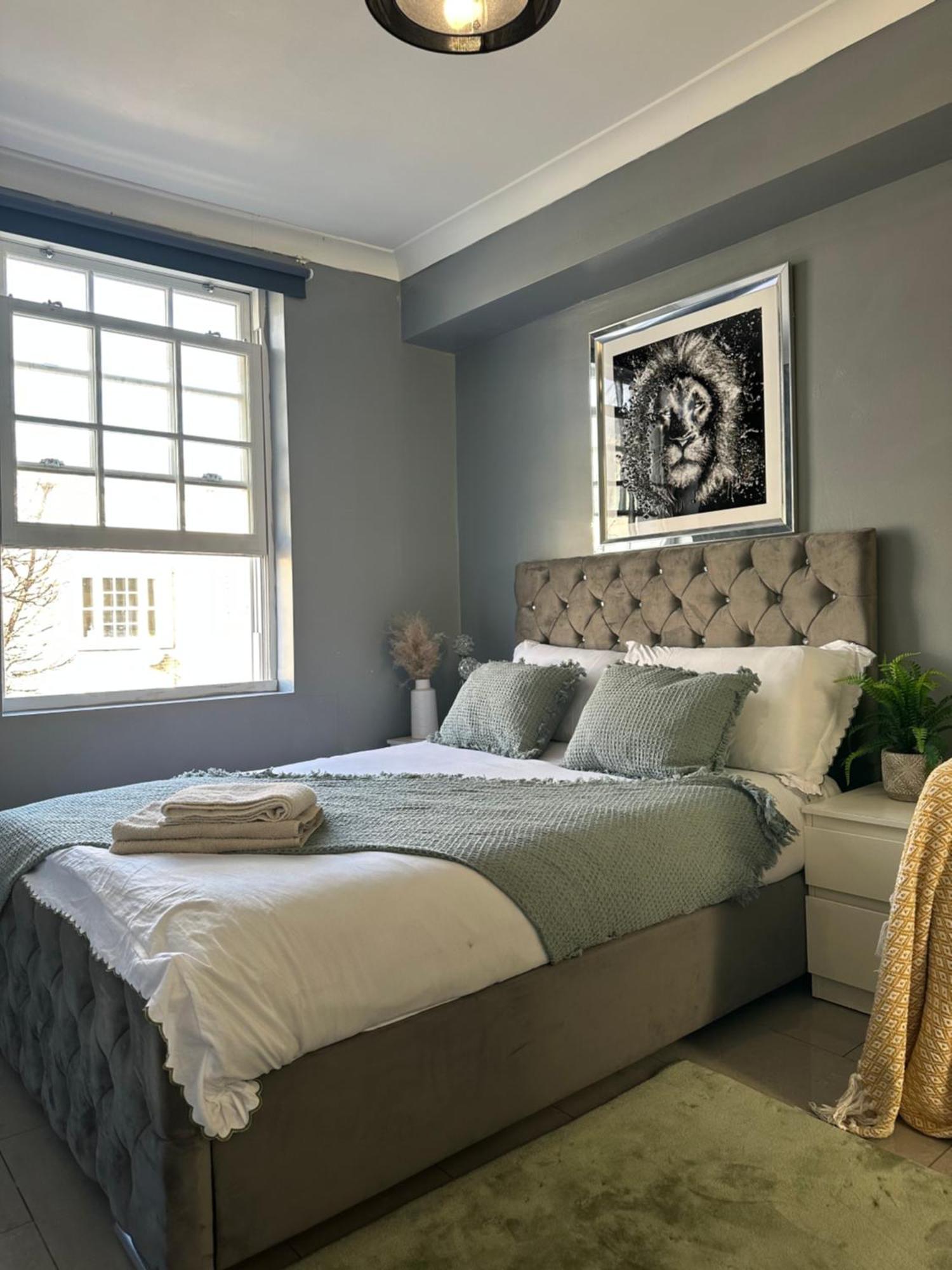 "Bright & Spacious" 3 Bedroom Flat By Kings Cross, St Pancras Station!!!!64 Лондон Екстер'єр фото